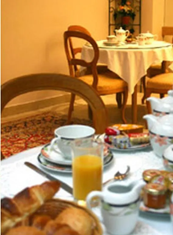 Perpetual Elysee Montaigne Париж 4*,