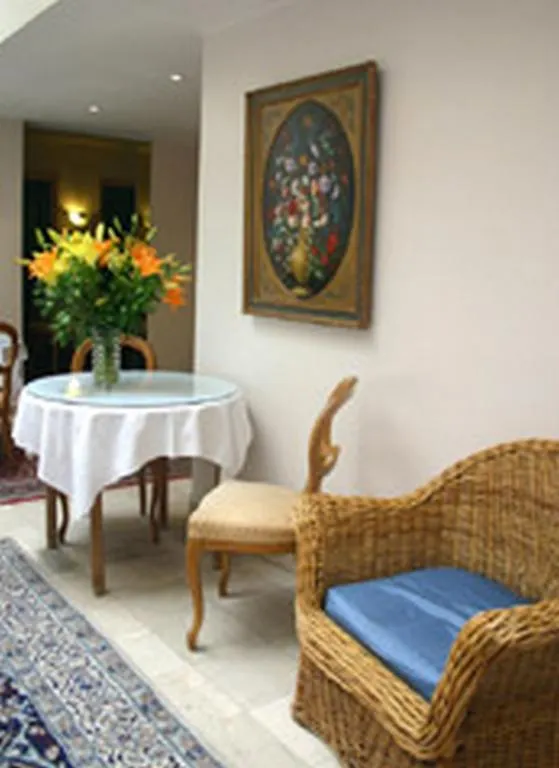 Perpetual Elysee Montaigne Париж Отель